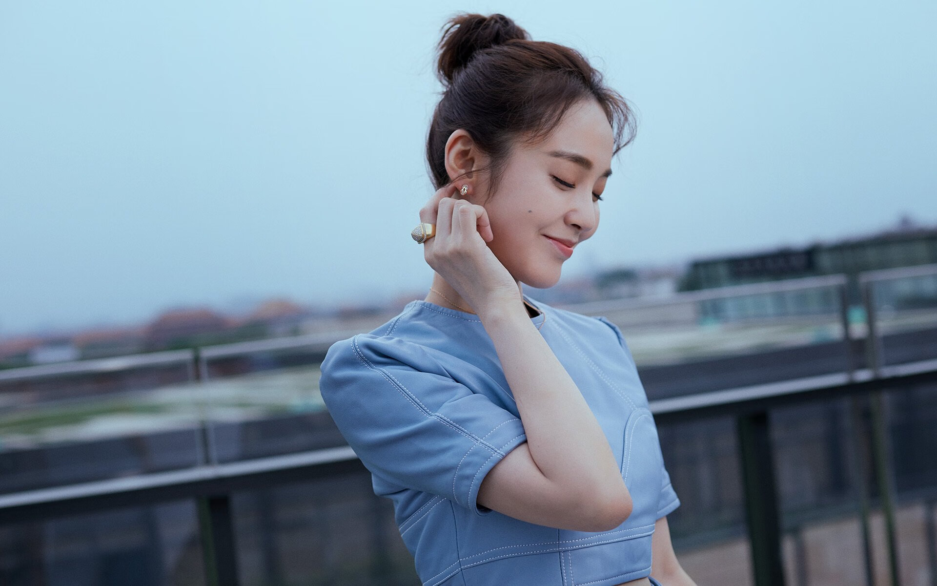 开云体育-欧冠激情时刻，球迷的呐喊震天动地，欧冠名场面