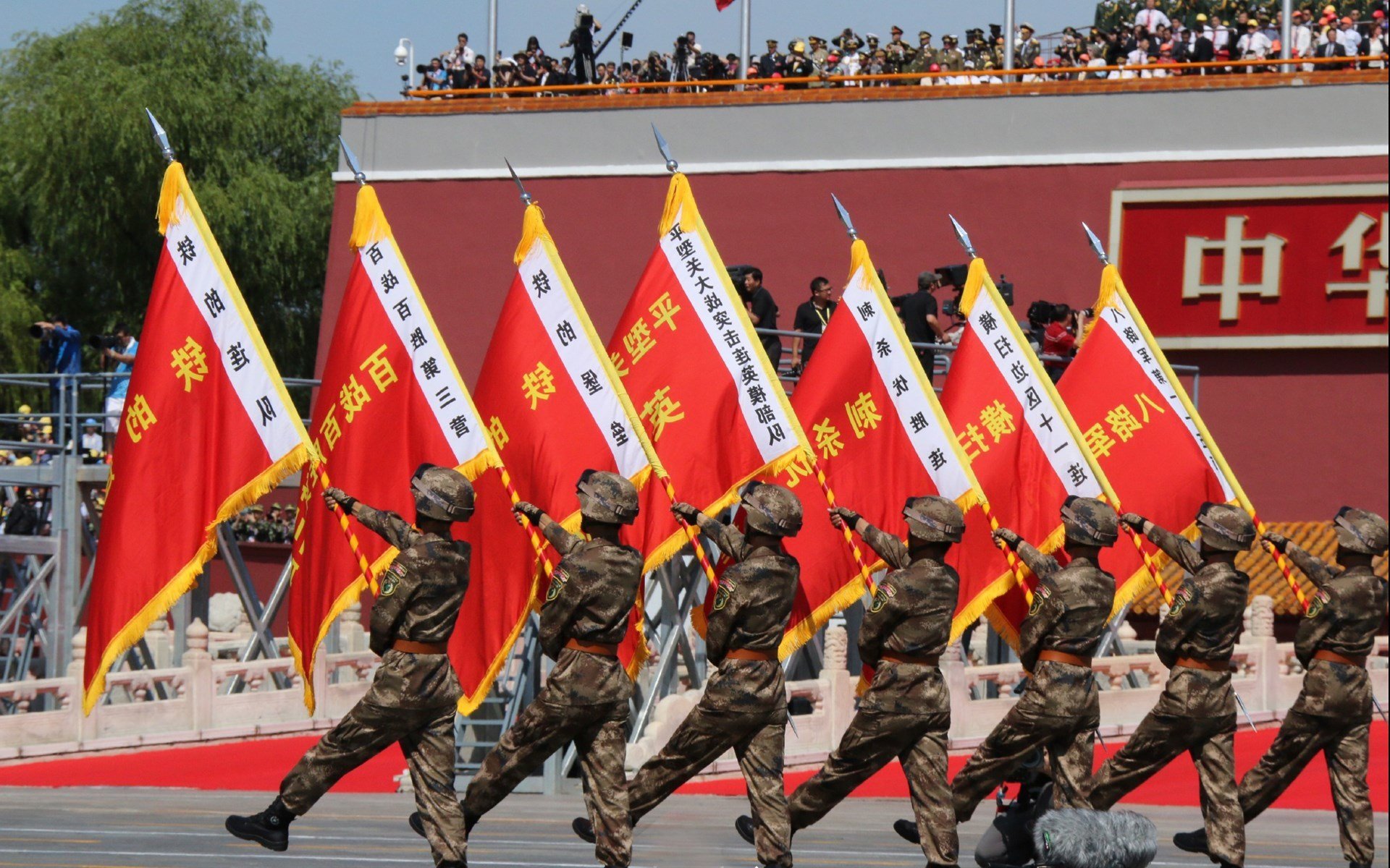 kaiyun体育综合-雄鹿绝杀雷霆，季后赛首轮中字母哥锁死对手，nba雄鹿队字母哥来历