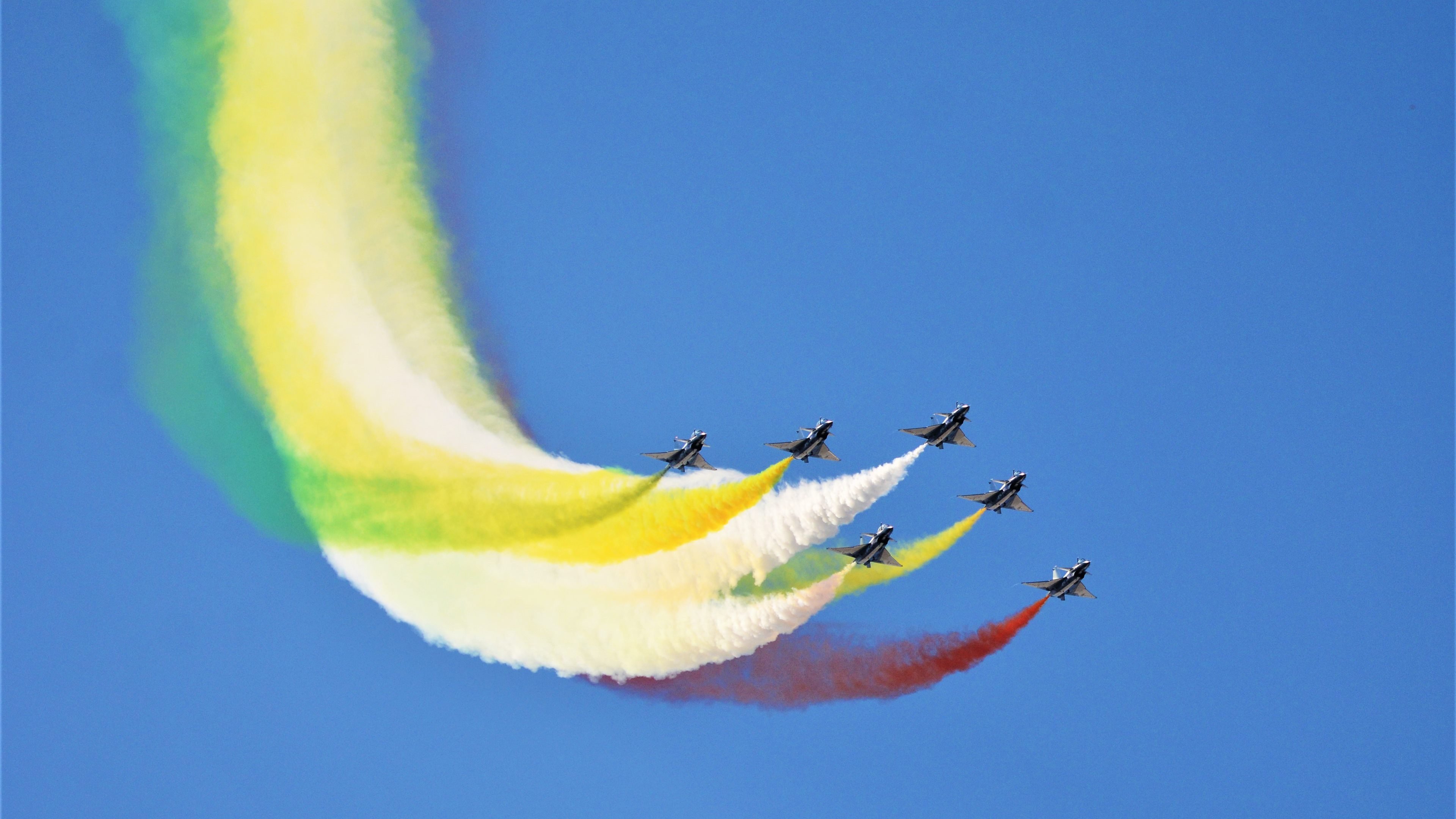 逆袭传奇:逆境中崛起的欧洲球队故事,欧冠史诗级逆转