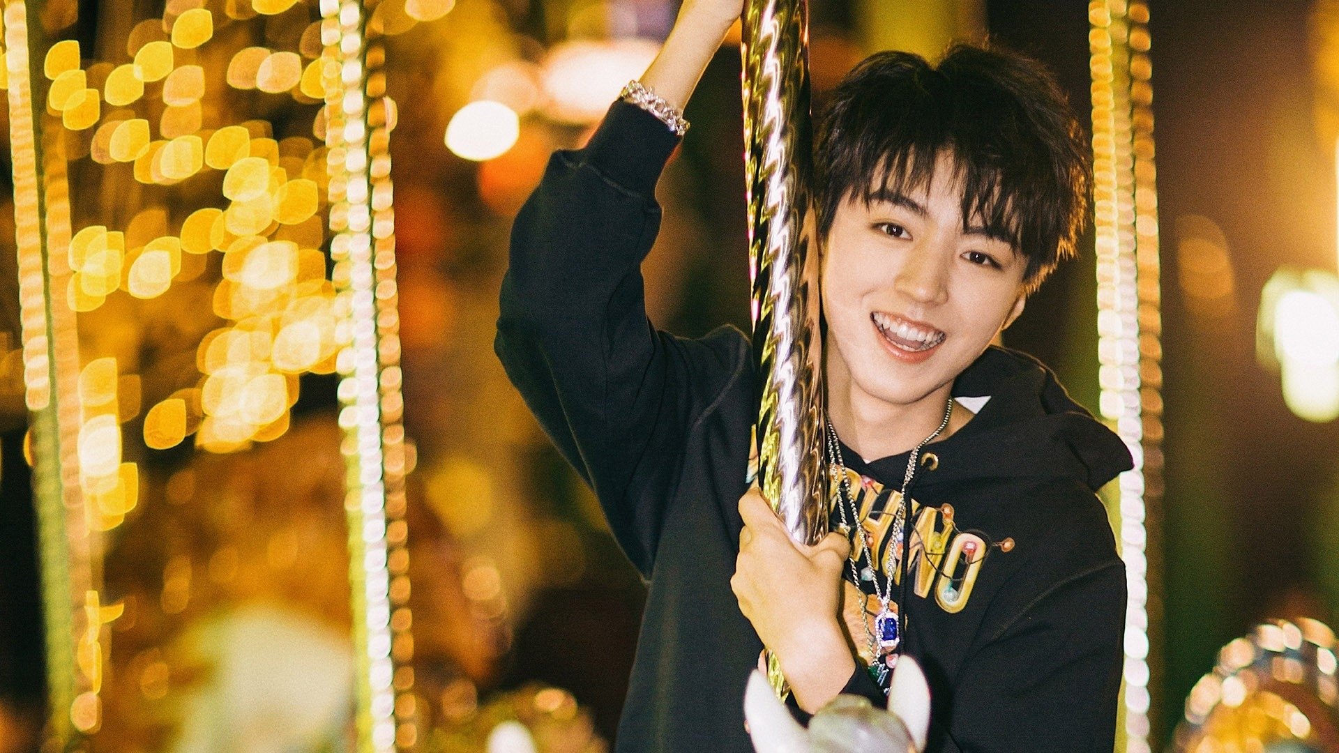 乔治·巴尔：全黑队中场的“核心人物”，每次传球都精准无误，确保进攻威胁不断